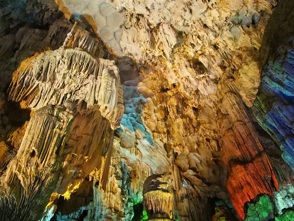 Ha Long Bay - Thien Cung Cave
